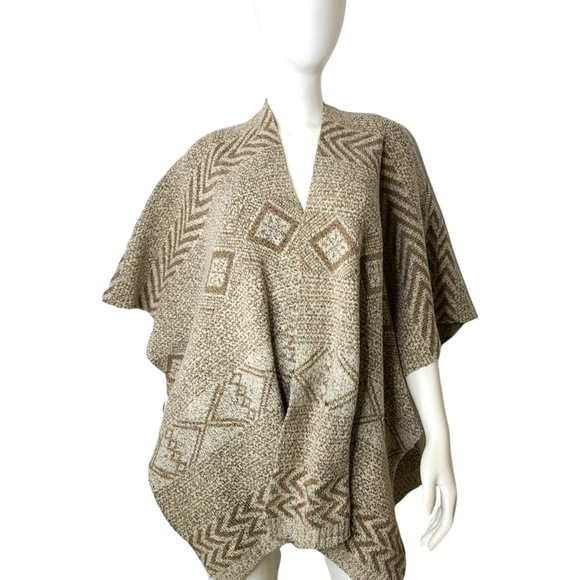 Aztec Pattern Poncho One Size - Picture 1 of 9